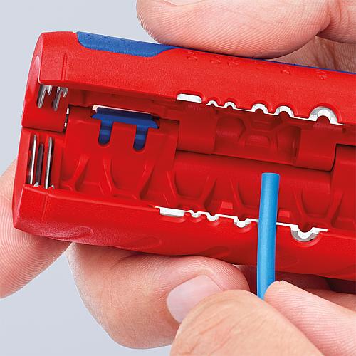 Coupe-tubes KNIPEX TwistCut avec dispositif de dénudage Standard 2