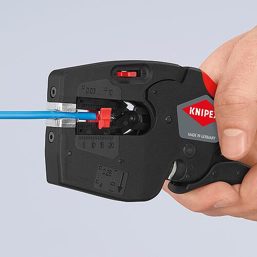 KNIPEX® NexStrip® multi-tool for electricians for wires from 0.03 to 10mm² Anwendung 3