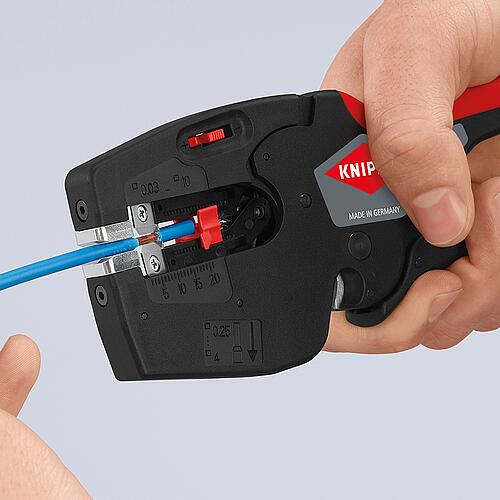 KNIPEX® NexStrip® multi-tool for electricians for wires from 0.03 to 10mm² Anwendung 4