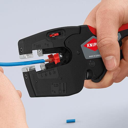 KNIPEX® NexStrip® multi-tool for electricians for wires from 0.03 to 10mm² Anwendung 5