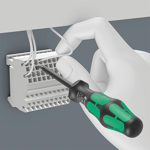 Actuating tool set, 2-part for terminal block actuation in switch cabinet construction Anwendung 2