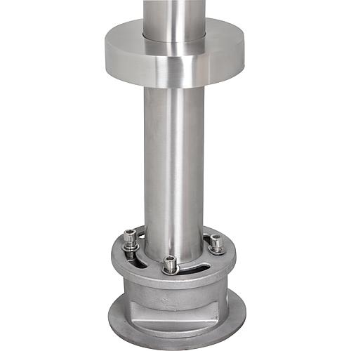 Bath mixer set, round stainless steel, floor-standing, with handheld rod shower Anwendung 2