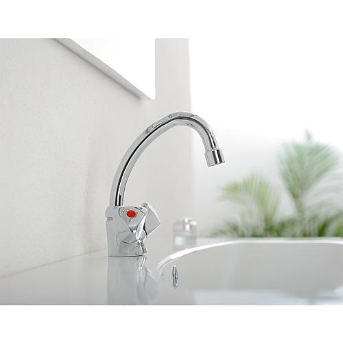 Etou washbasin mixer, high version, can be swivelled Anwendung 1