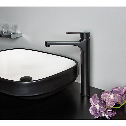 Washbasin mixer Enzan Nero, tall design Anwendung 1