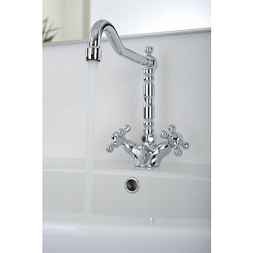 Retro washbasin mixer tap, angular, swivel-mounted Anwendung 4